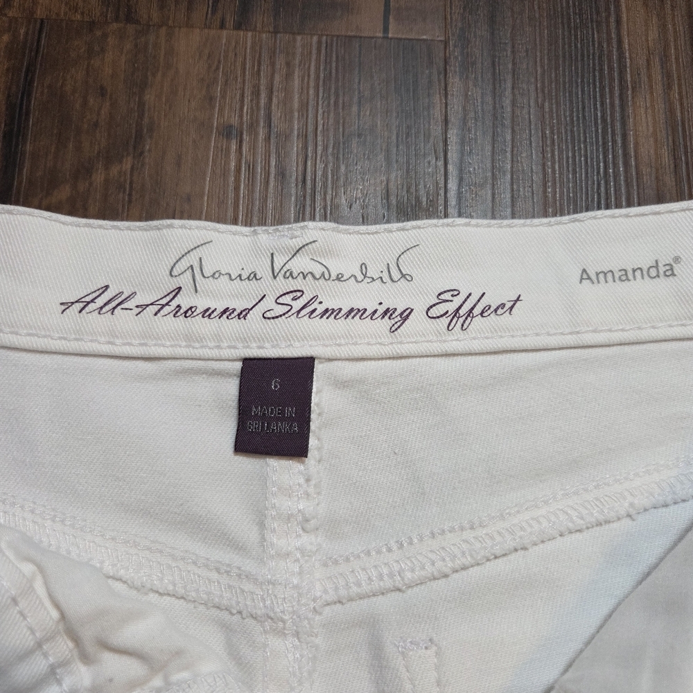 Gloria Vanderbilt Denim, White Jean Shorts Bundle Amanda Style Slimming Effect - Picture 3 of 4